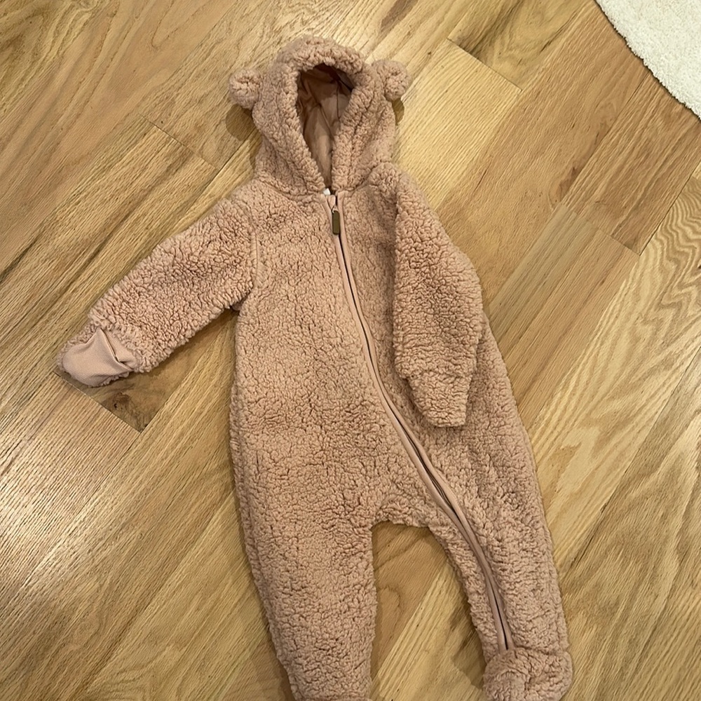 Never worn H&M bunting size 9 MONTHS